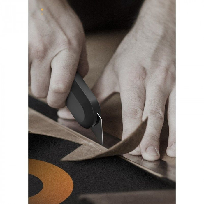 Технический нож 'Home Series Black' Deli HT4008  Т-образное лезвие с механизмом автоматического возврата, эксклюзивный дизайн, корпус из высококачественного софттач пластика