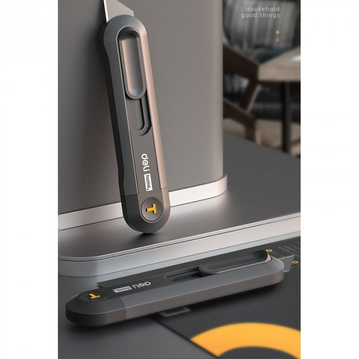 Технический нож 'Home Series Black' Deli HT4008  Т-образное лезвие с механизмом автоматического возврата, эксклюзивный дизайн, корпус из высококачественного софттач пластика