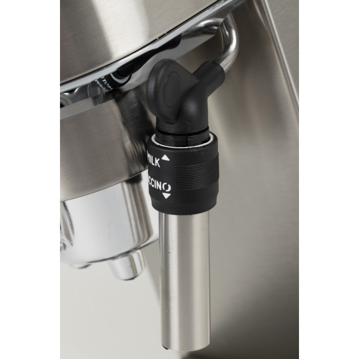 Кофеварка рожковая Delonghi EC685.M 1350Вт серебристый/черный