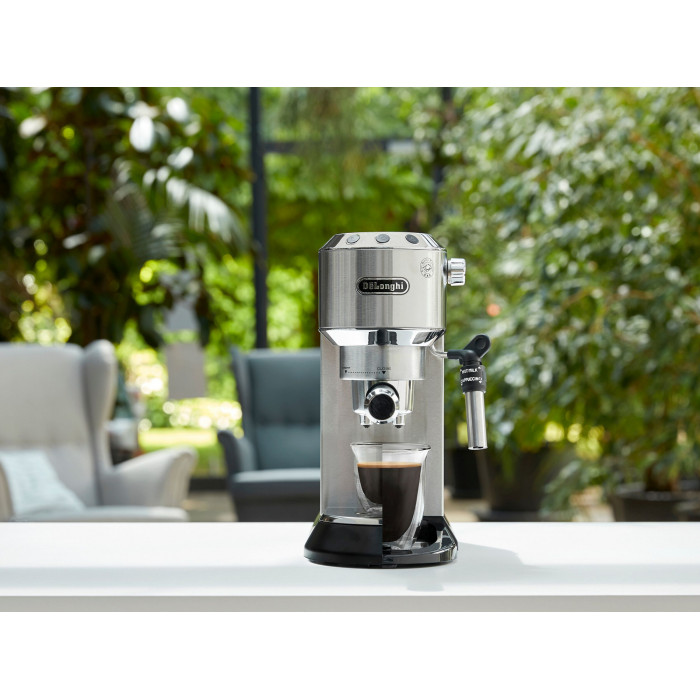 Кофеварка рожковая Delonghi EC685.M 1350Вт серебристый/черный