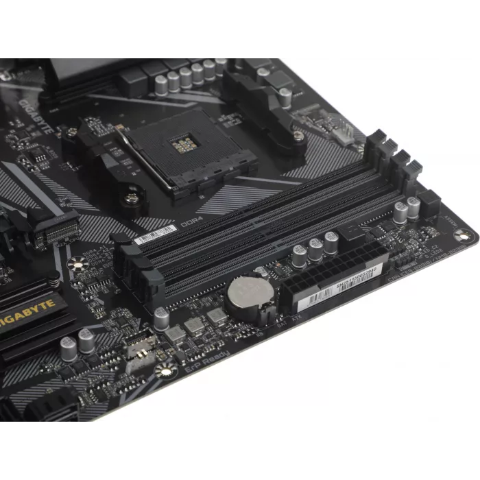Материнская плата Gigabyte B550M DS3H AC R2 Soc-AM4 AMD B550 4xDDR4 mATX AC`97 8ch(7.1) GbLAN RAID+HDMI+DP