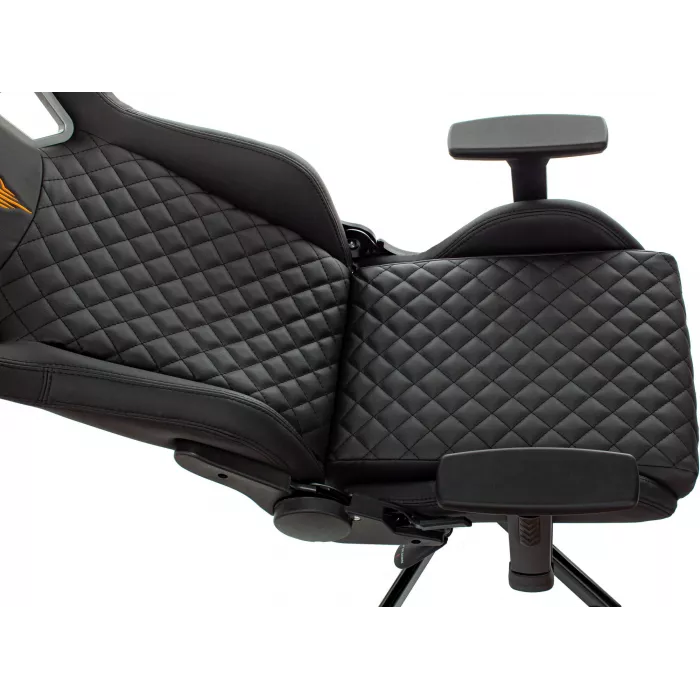 Кресло игровое Knight Outrider черный ромбик экокожа с подголов. крестов. металл