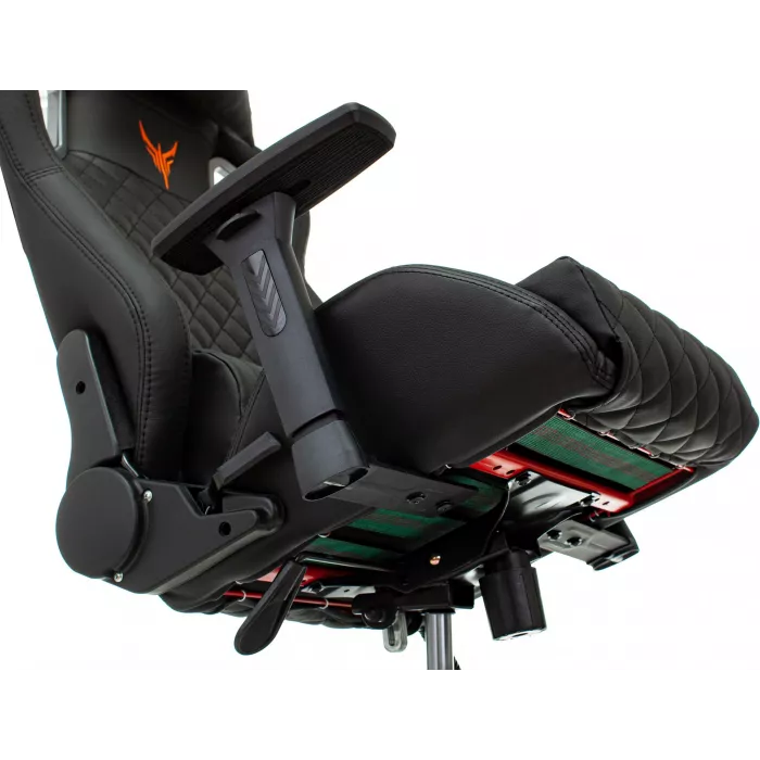 Кресло игровое Knight Outrider черный ромбик экокожа с подголов. крестов. металл