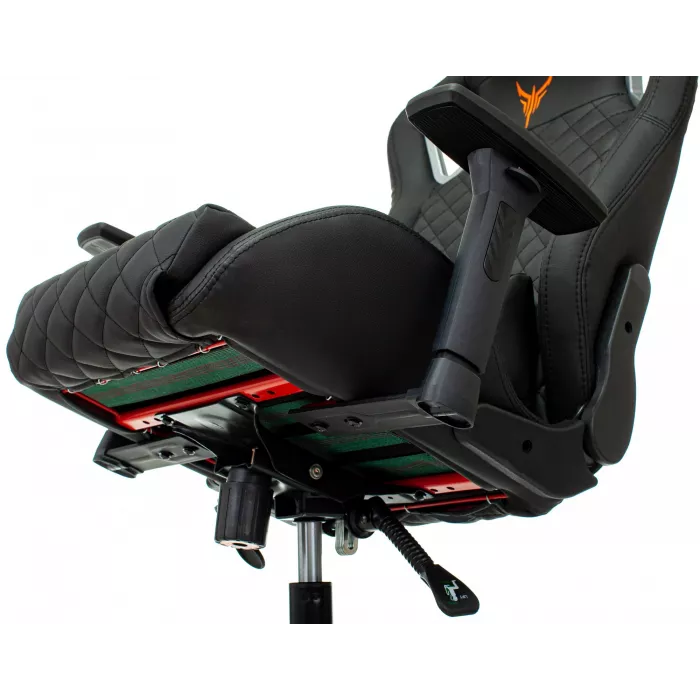 Кресло игровое Knight Outrider черный ромбик экокожа с подголов. крестов. металл